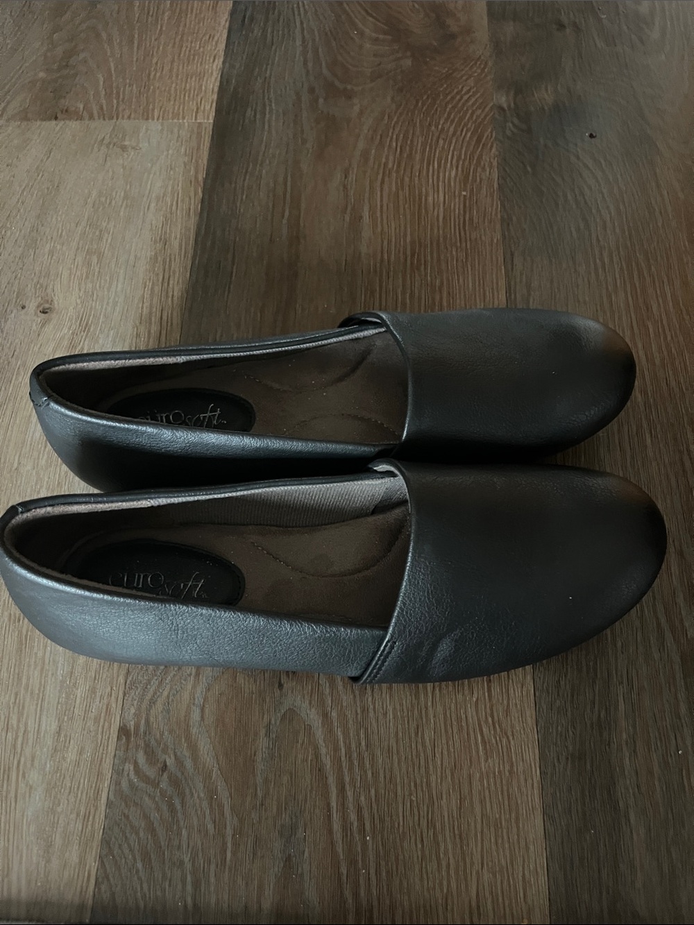 Eurosoft SZ 8.5 black slip on flats. 
Like new condition.